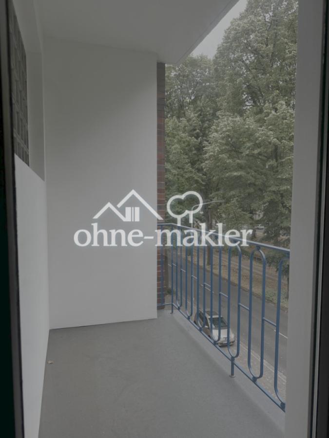 straßenseitiger Balkon
