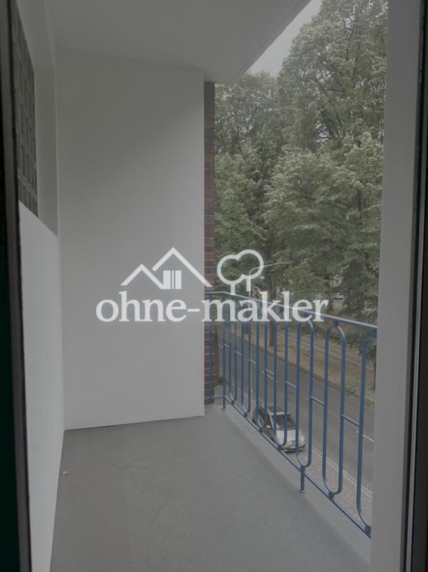 straßenseitiger Balkon