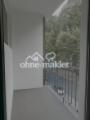 straßenseitiger Balkon