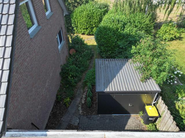 Außenansicht mit Garten