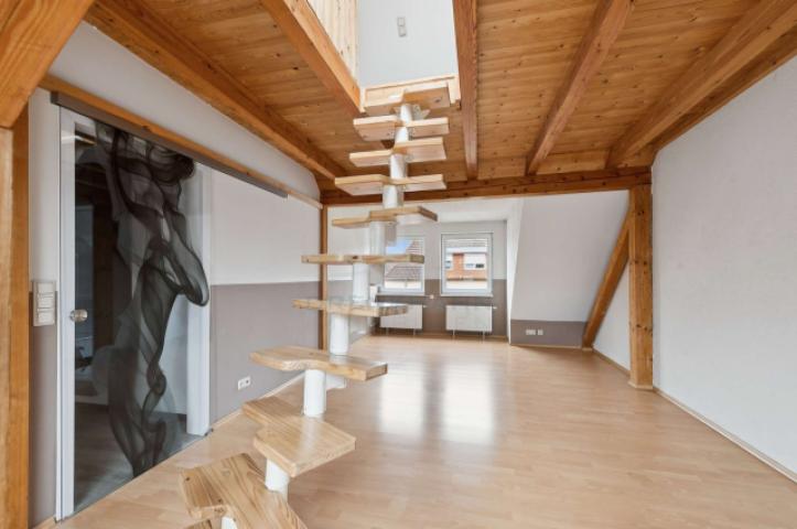 Treppe Spitzboden