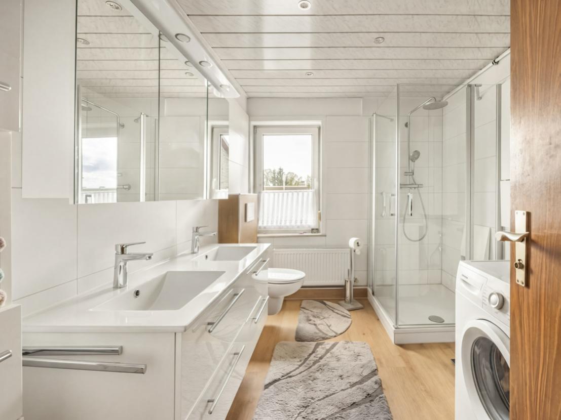 Wohnung 1. OG Badezimmer
