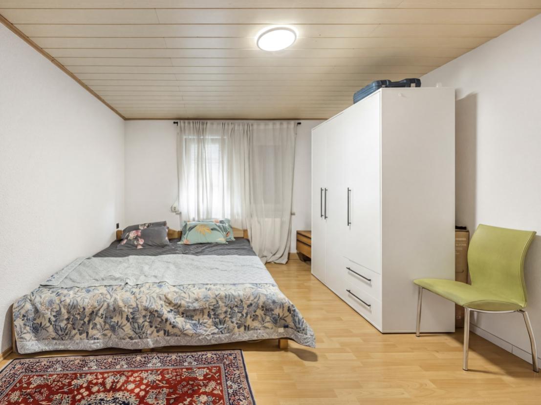 DG-Wohnung Schlafzimmer