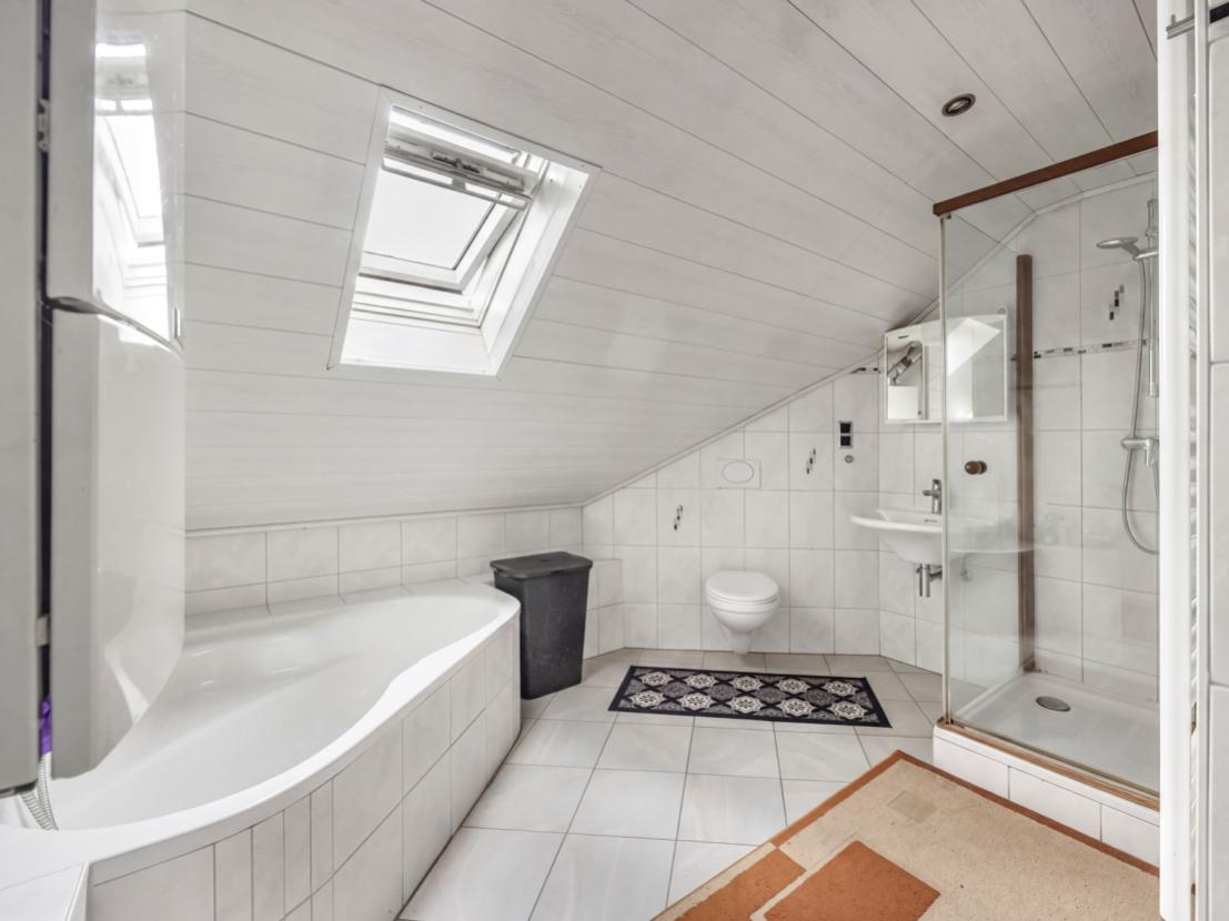 DG-Wohnung Badezimmer
