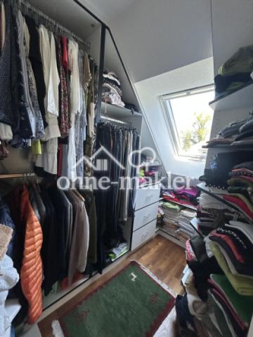 Begehbarer Schrank mit Fenster