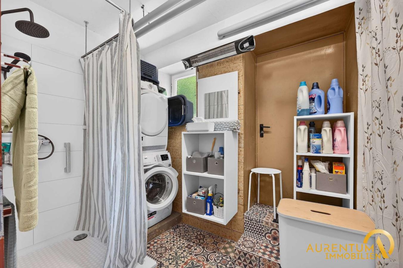 Badezimmer/Heizraum EG