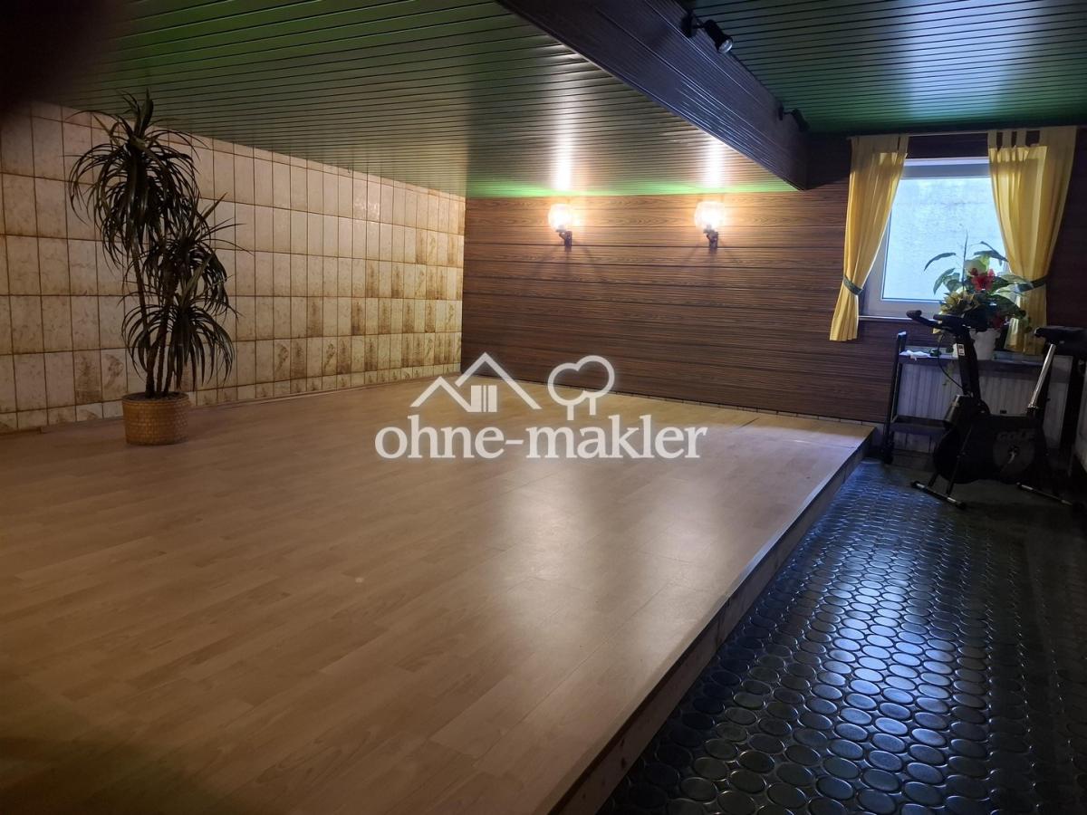 Schwimmbad abgedeckt Keller