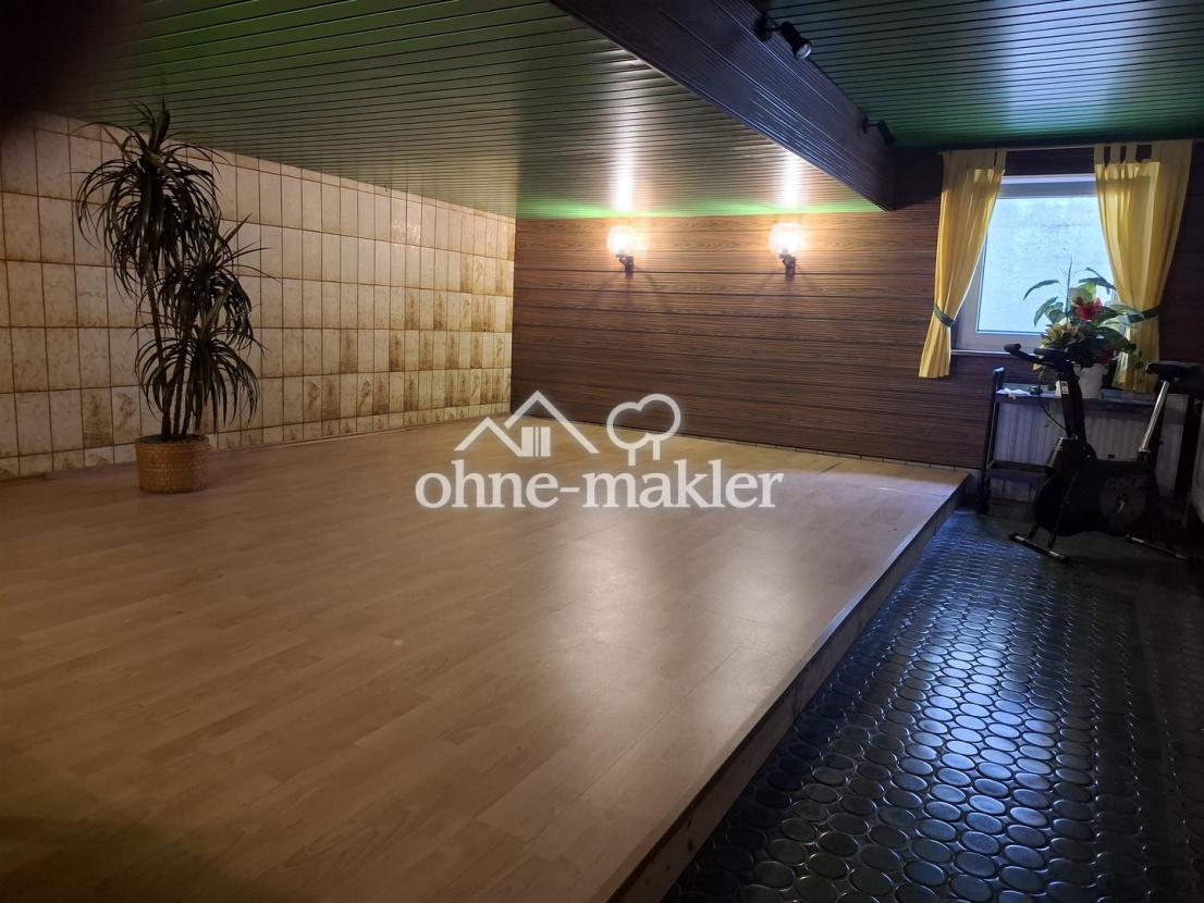 Schwimmbad abgedeckt Keller