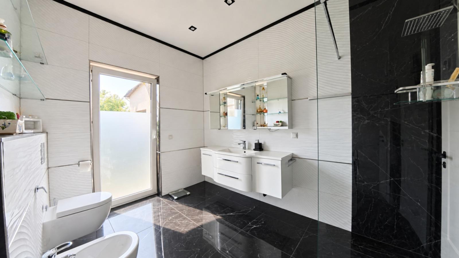 Badezimmer 1  EG