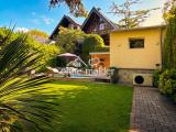 Garten mit Anbau
