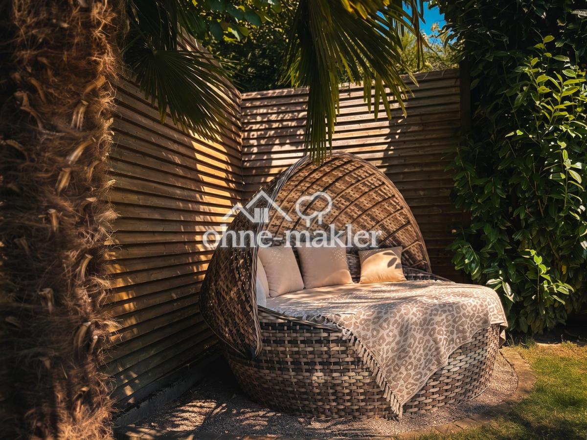 Loungeecke unter Palmen