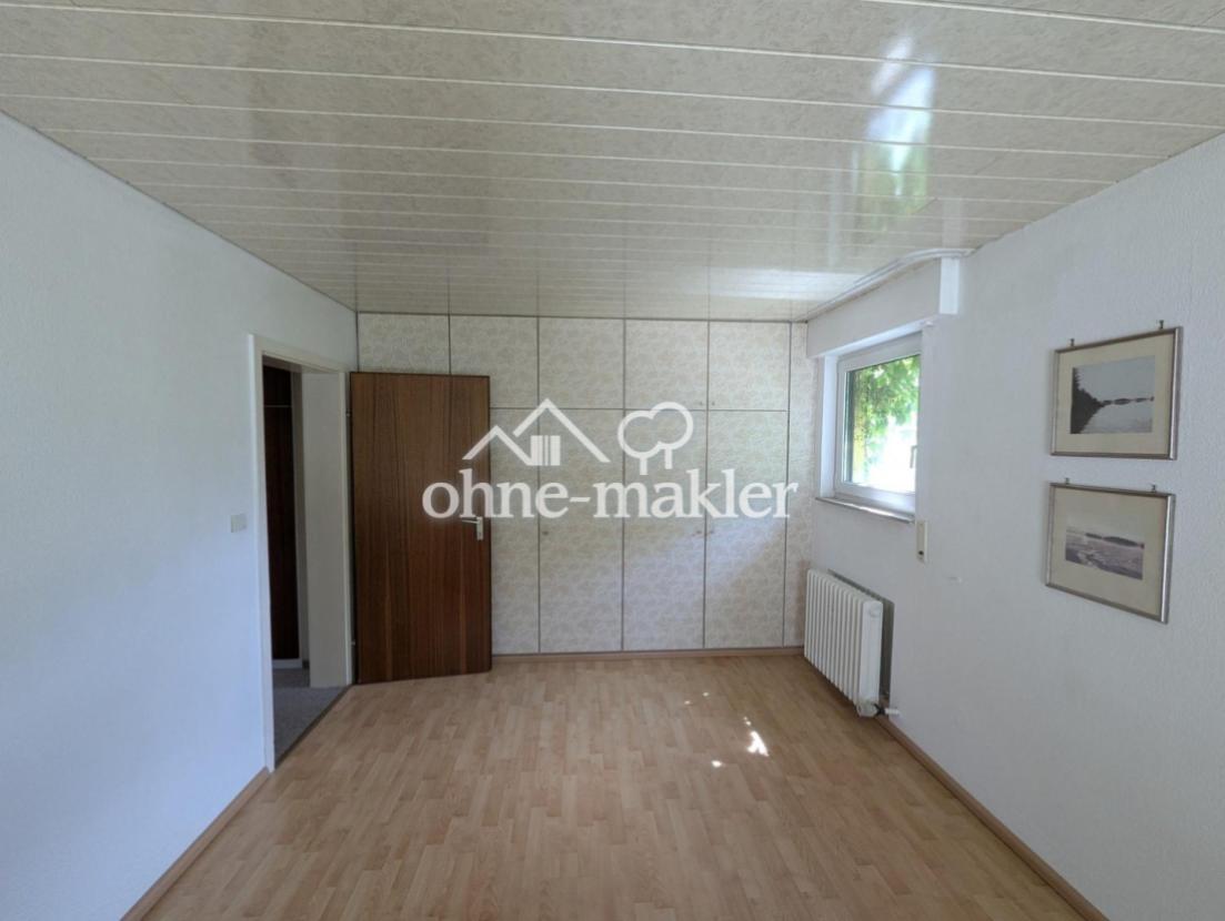 Raum 3 mit Einbauschrank