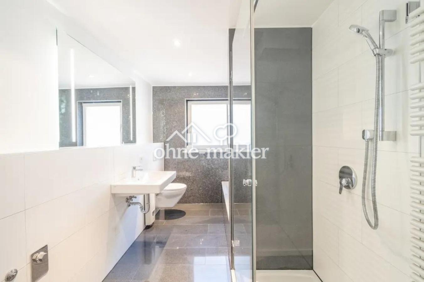 2. OG – Bad mit Wanne
