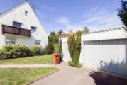 Einfahrt mit Garage