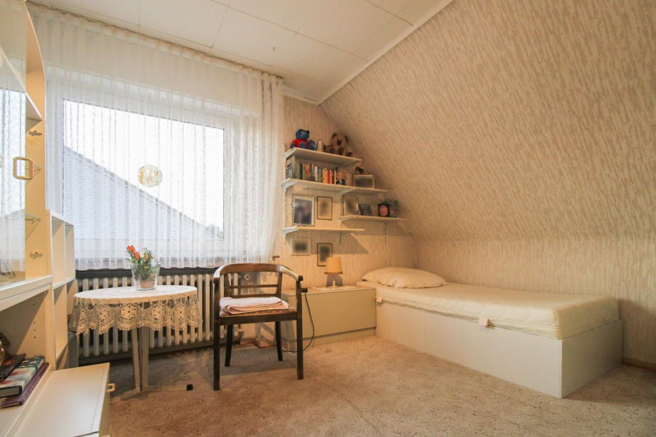 Schlafzimmer (2)