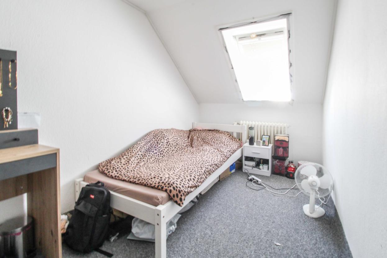 Schlafzimmer DG