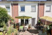 Rückansicht mit Terrasse