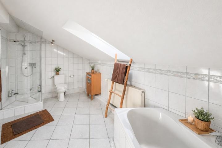 Badezimmer im Dachgeschoss