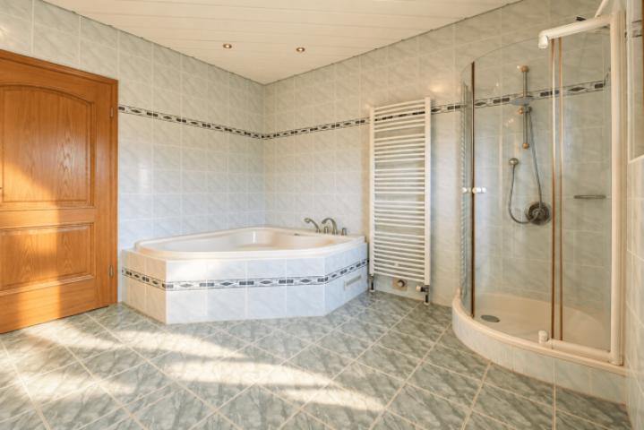 Badezimmer I EG