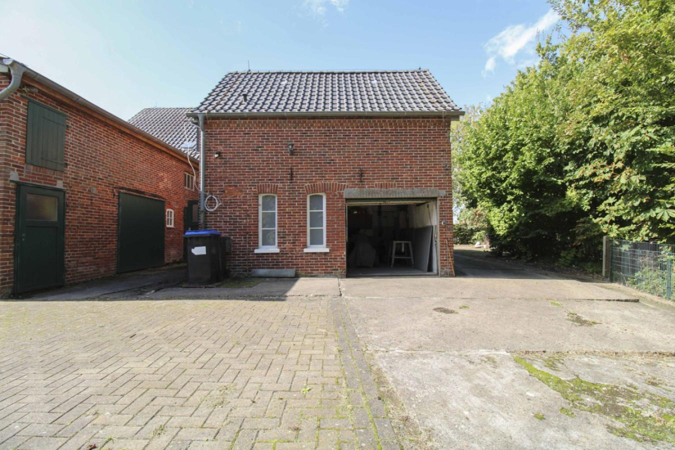 Garage 1