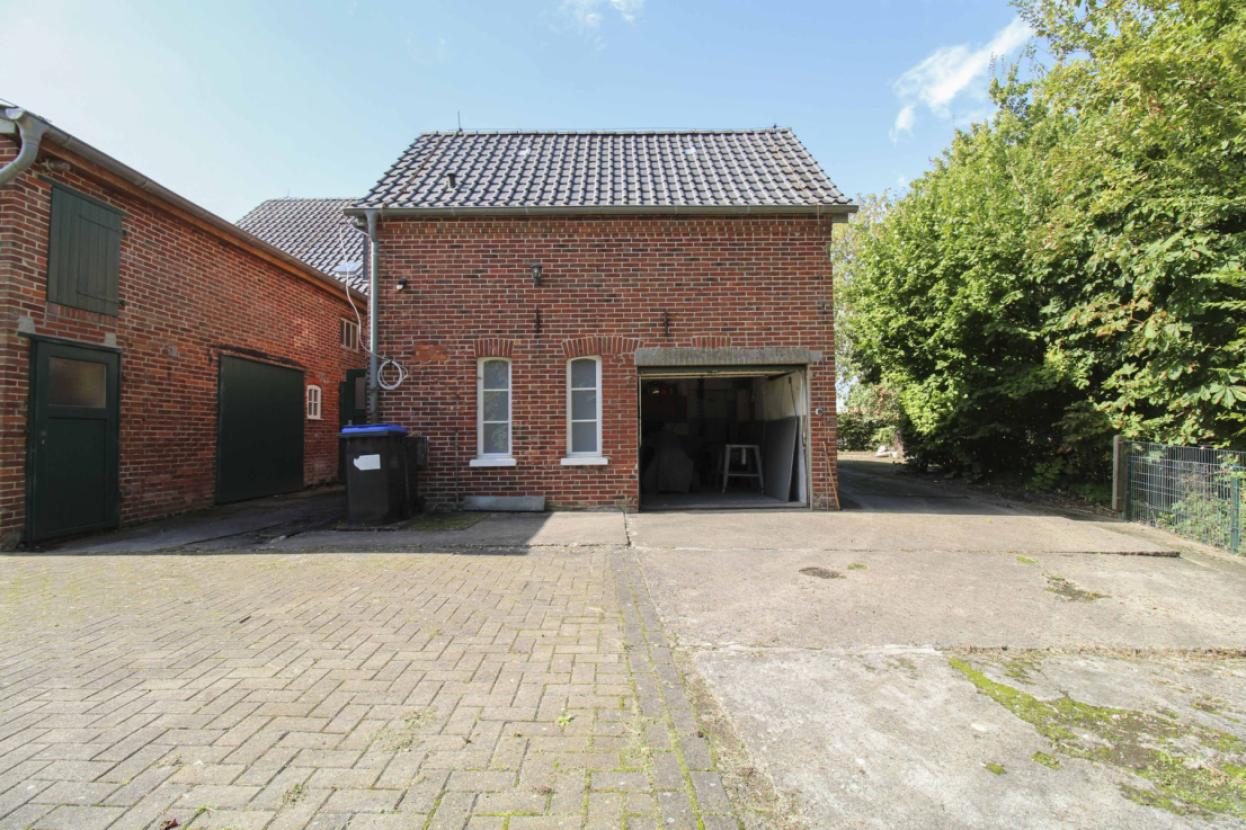 Garage 1
