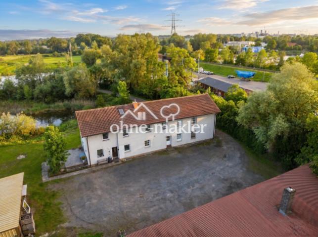 Wohngebäude im Sonnenaufgang