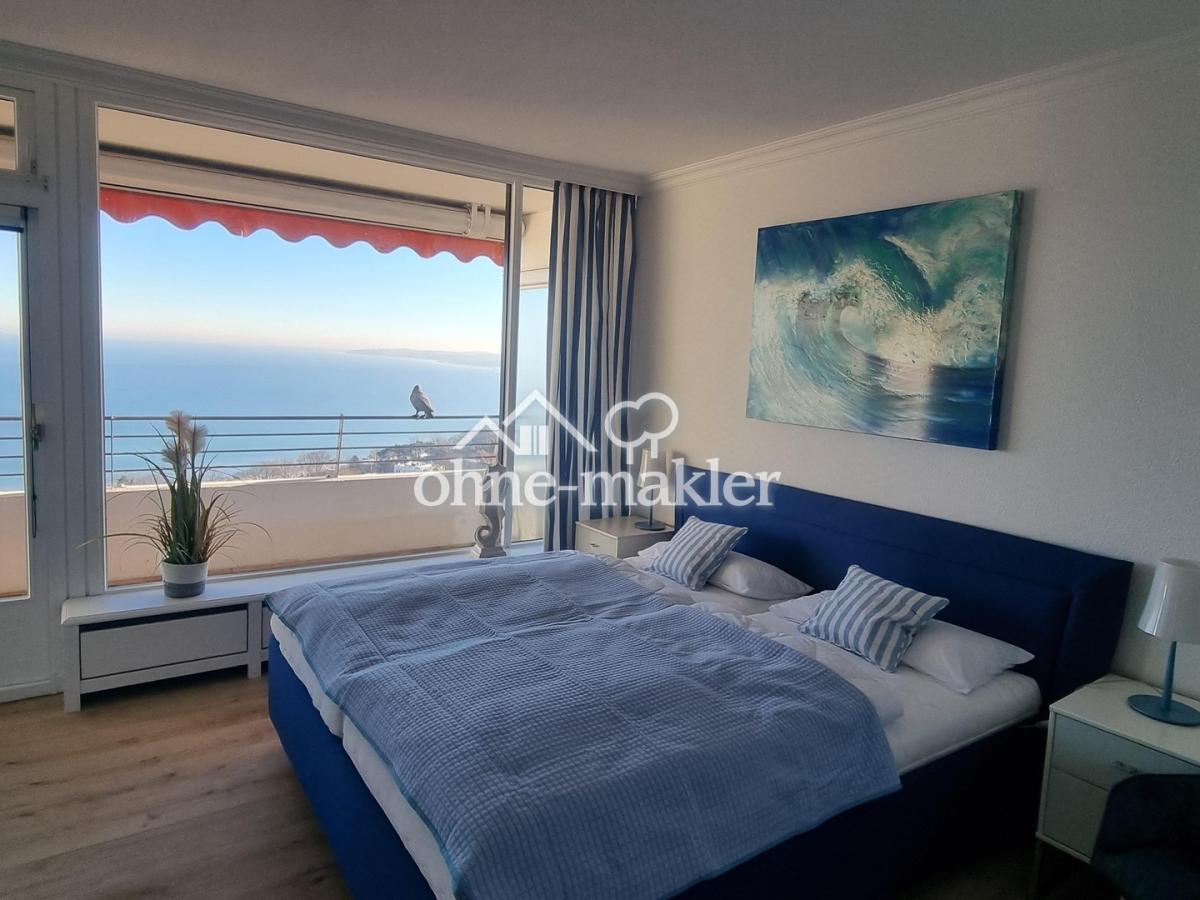 großzügiges Schlafzimmer 