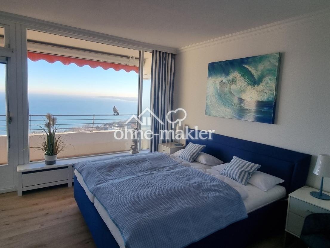 großzügiges Schlafzimmer 