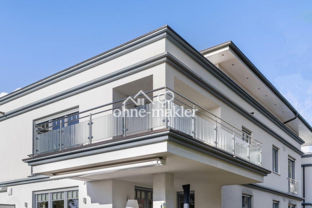 großer Balkon zum Süden