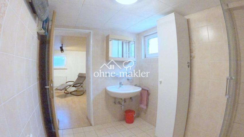 Keller Bad und Zimmer