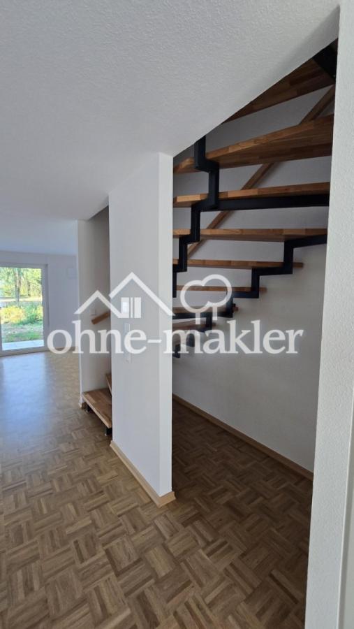 Blick unter Treppe Stauraum