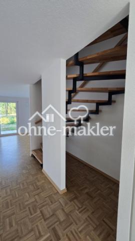 Blick unter Treppe Stauraum