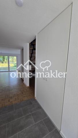 Blick aus Flur in Wohnraum