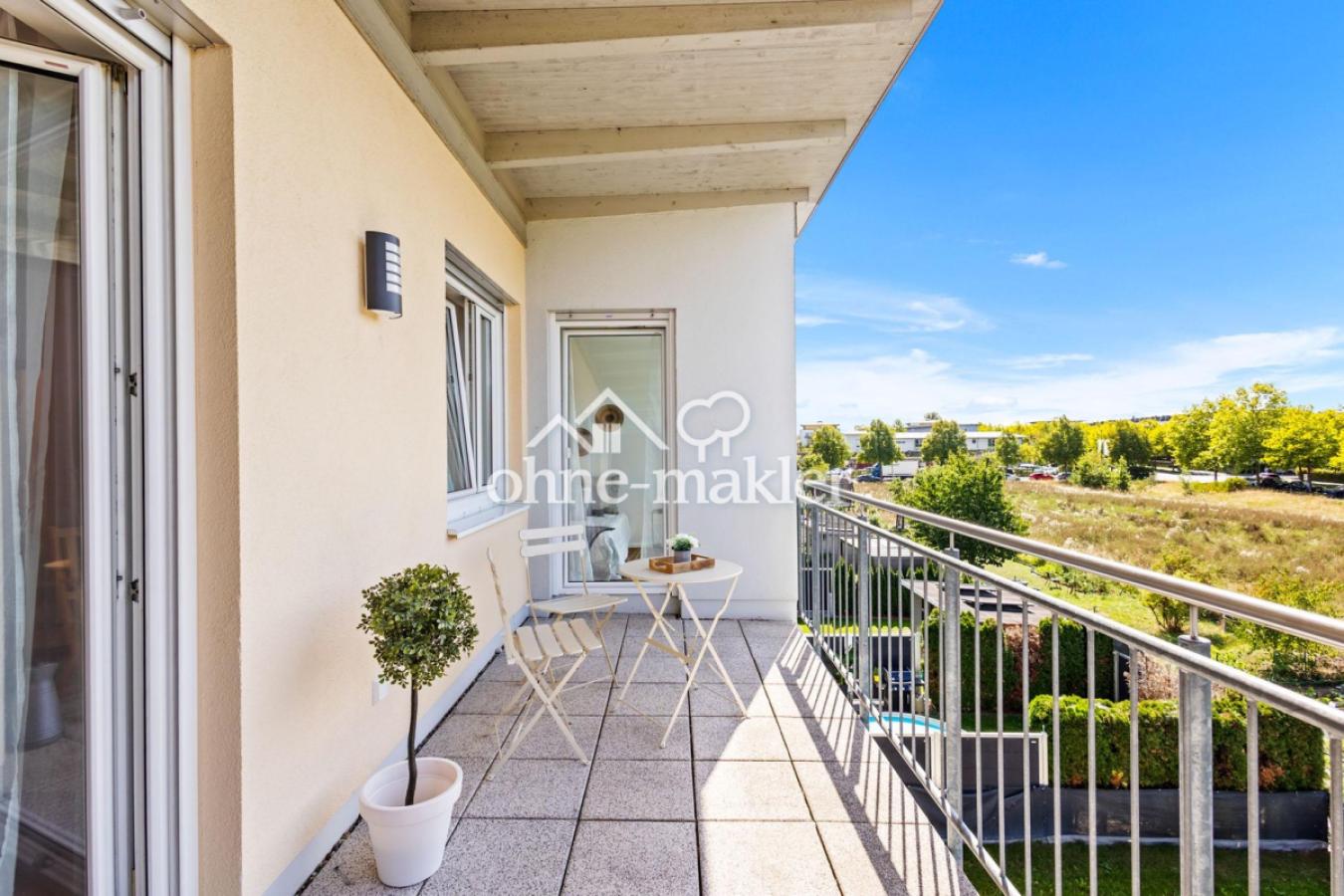 Sonniger Westbalkon