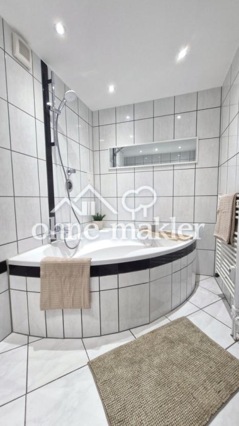 Bad mit Wanne