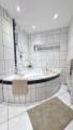 Bad mit Wanne