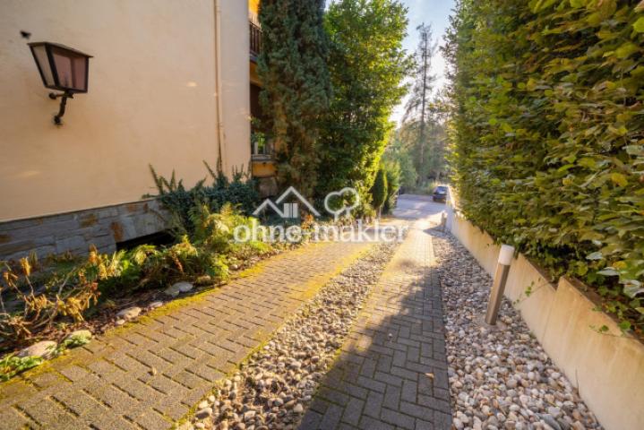 Blick vom Haus zur Straße