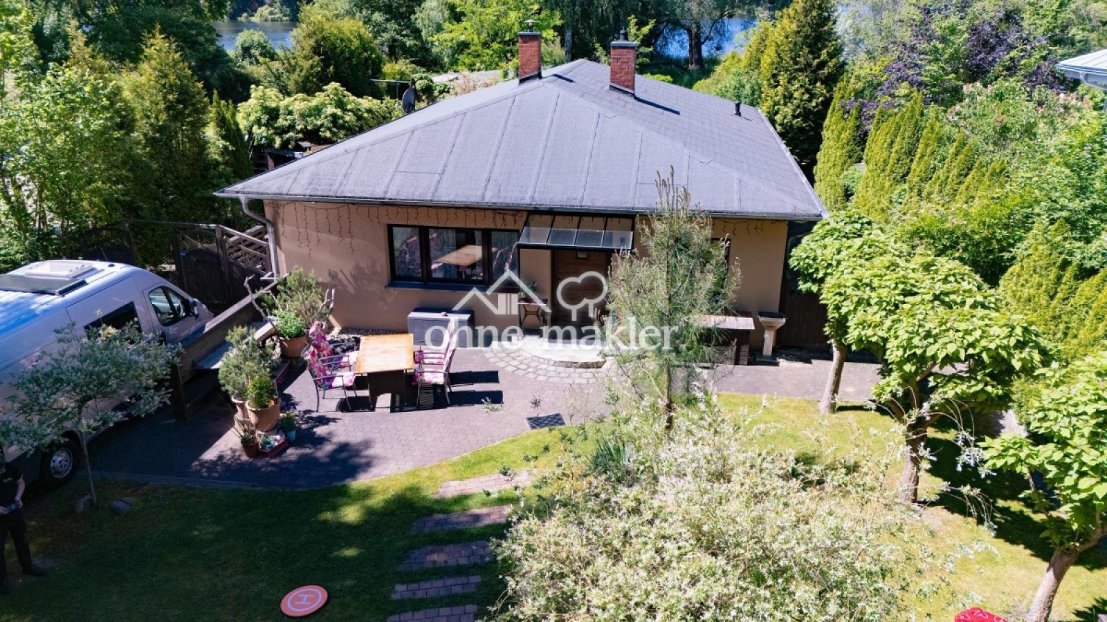 Vorderer Bereich mit Terasse