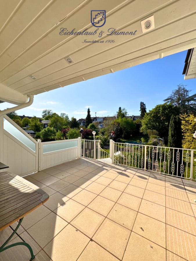 Überdachte Terrasse OG