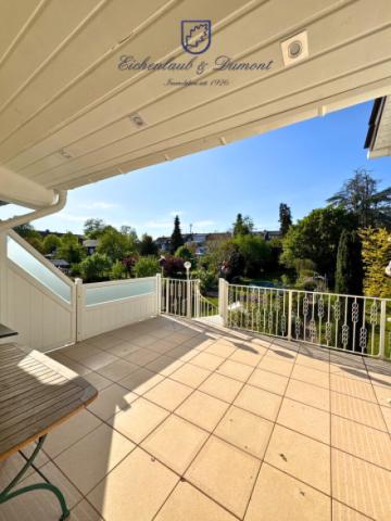 Überdachte Terrasse OG