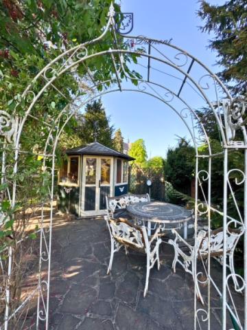 Terrasse mit Pavillon