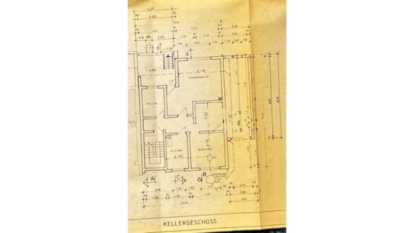 Grundriss Keller mit Ausgang zum Garten und Zugang zur Garage