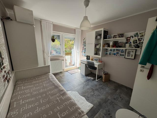 Schlafzimmer 1 UG