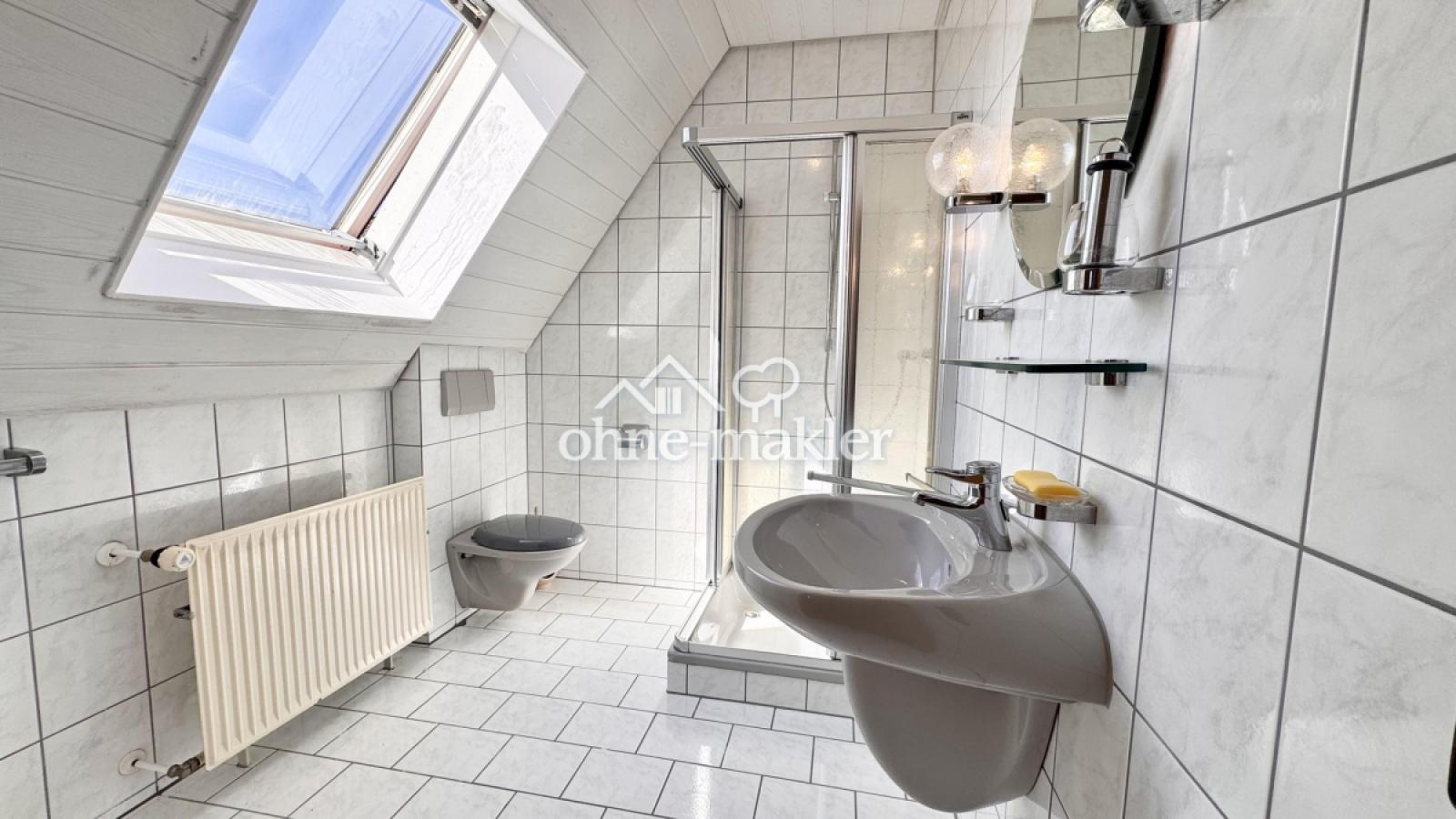 Tageslichtbad mit Dusche DG
