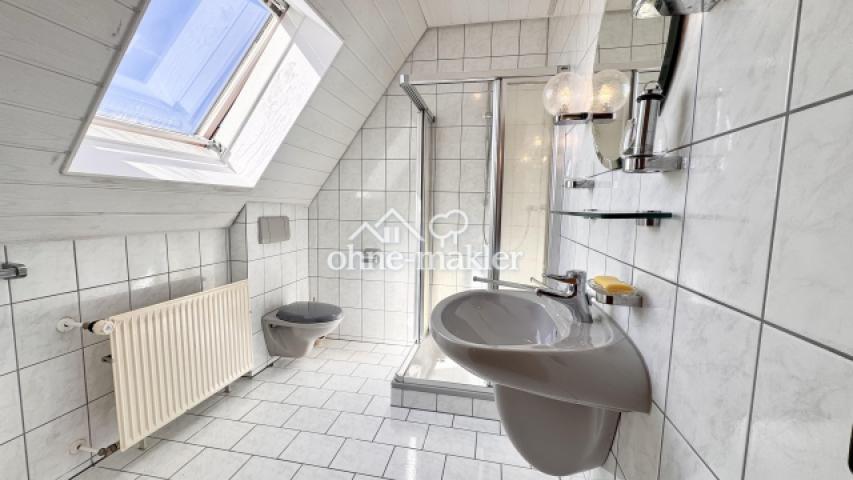 Tageslichtbad mit Dusche DG