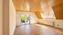 Großzügige helle Wohnzimmer DG