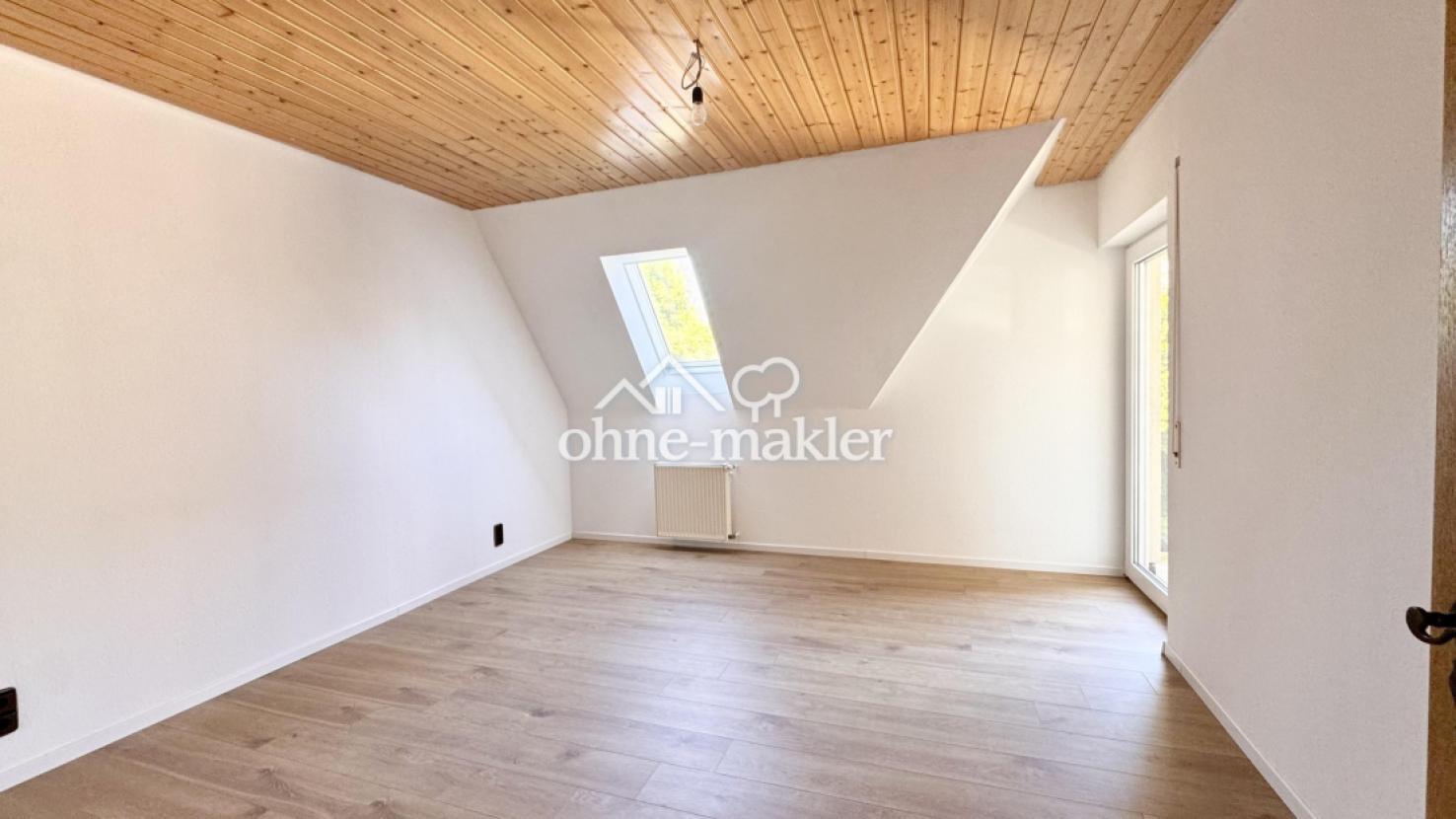 Elternschlafzimmer mit Balkon 