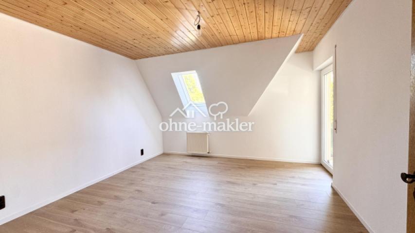 Elternschlafzimmer mit Balkon 