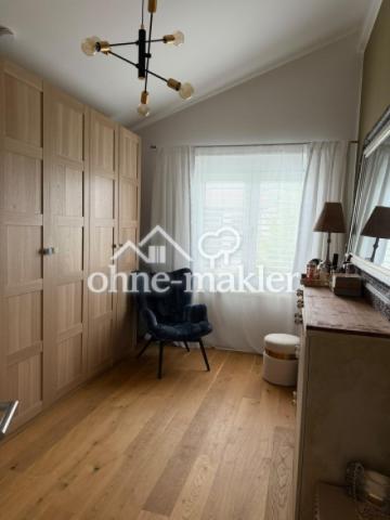 helles Ankleide-/ Kinderzimmer