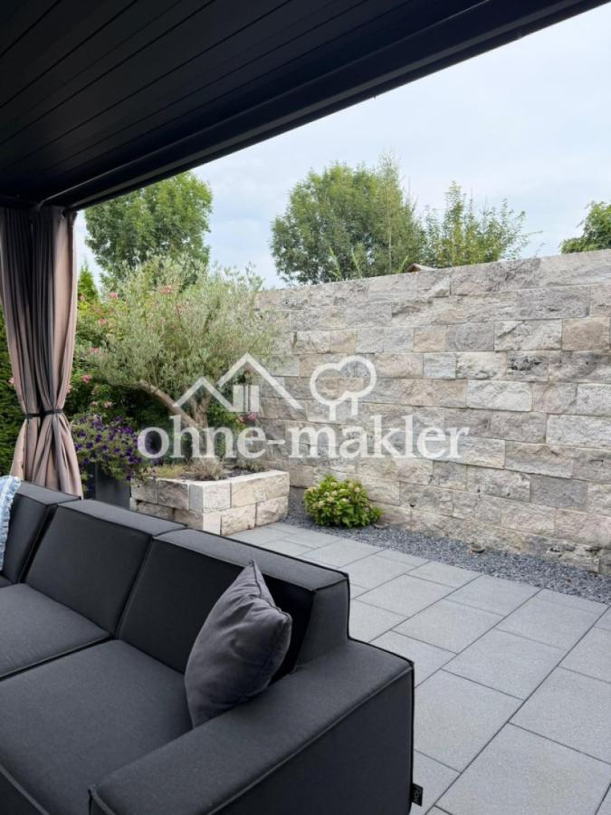 Massive Steinmauer